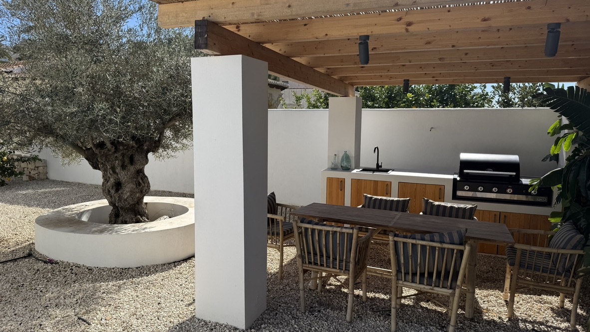 Outdoor kitchen 2