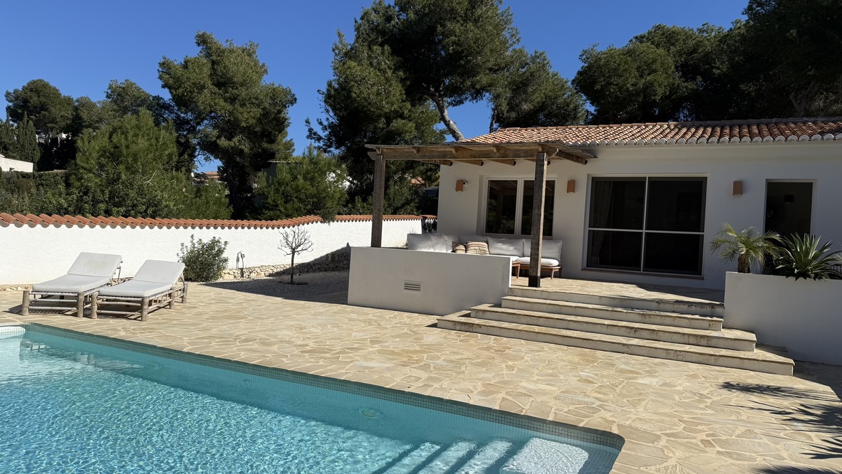 Villa & pool 15